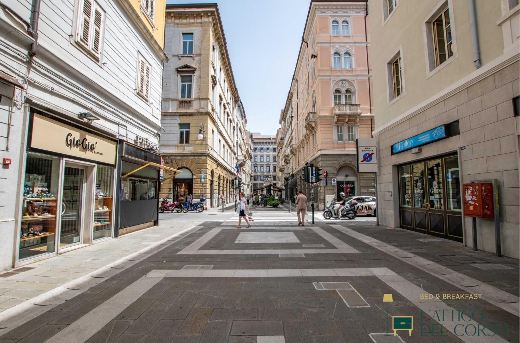 L'Attico Del Corso Lejlighed Trieste Eksteriør billede