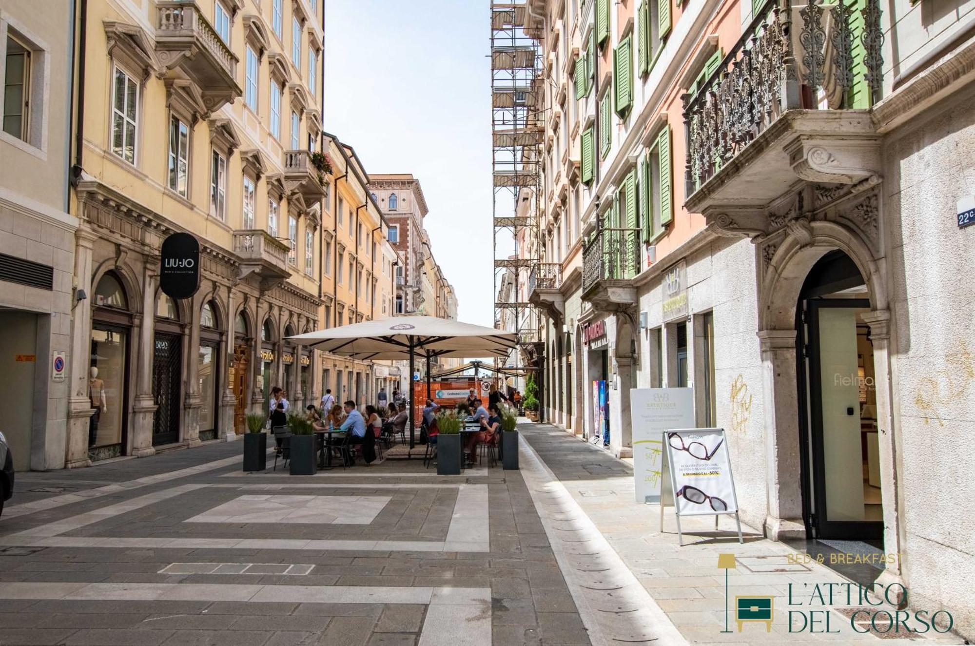 L'Attico Del Corso Lejlighed Trieste Eksteriør billede
